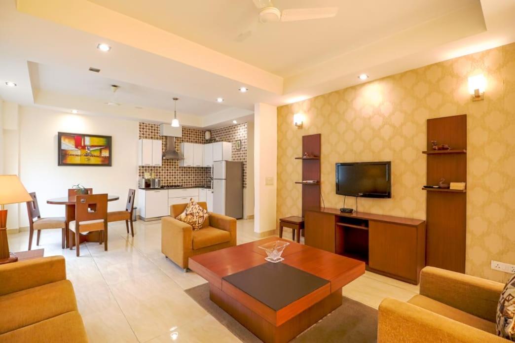 Апартаменти Ahuja Residency Нойда Екстер'єр фото