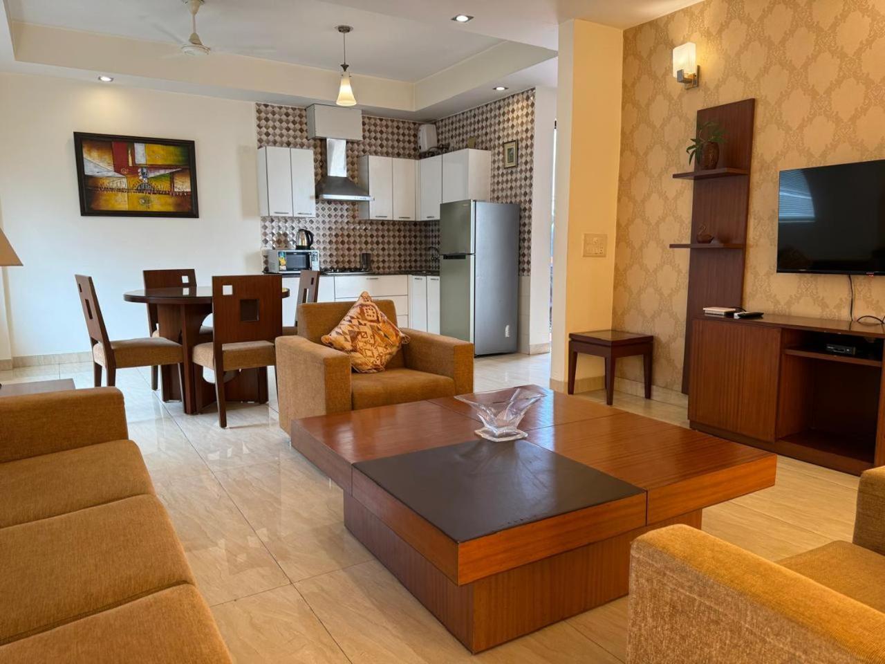 Апартаменти Ahuja Residency Нойда Екстер'єр фото